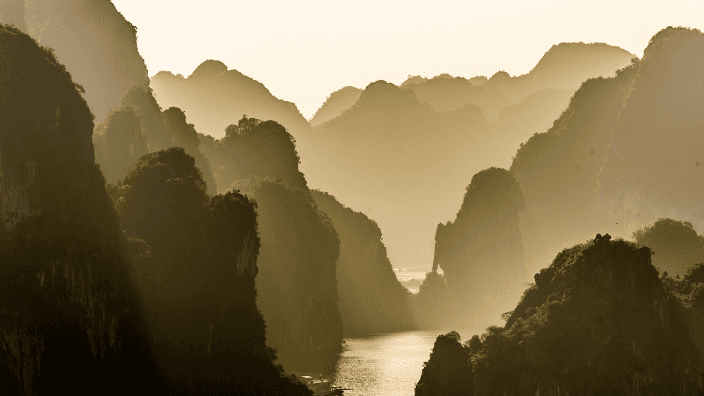 Icons of Vietnam | 12/15 Days of Old Towns, Epic Views & Street Eats