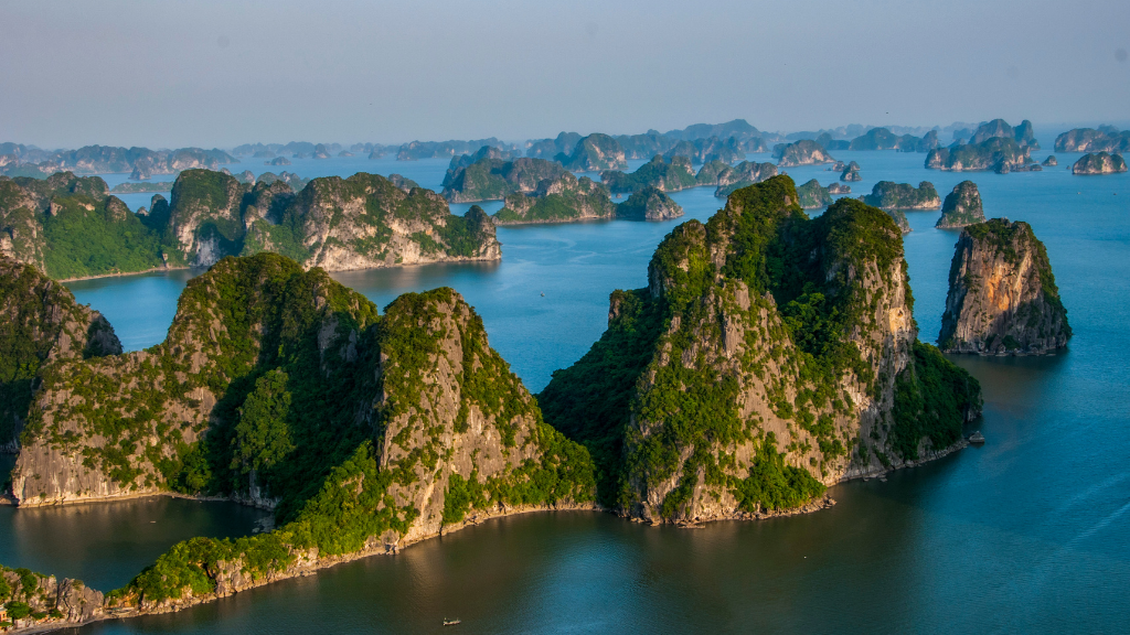 Vietnam in 2 Weeks (North→South): Exact Route + The 90-Day e-Visa Made Simple