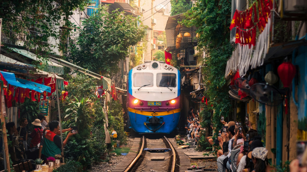 Vietnam in 2 Weeks: North→South vs South→North (Weather, Pace, and Must-Keeps)