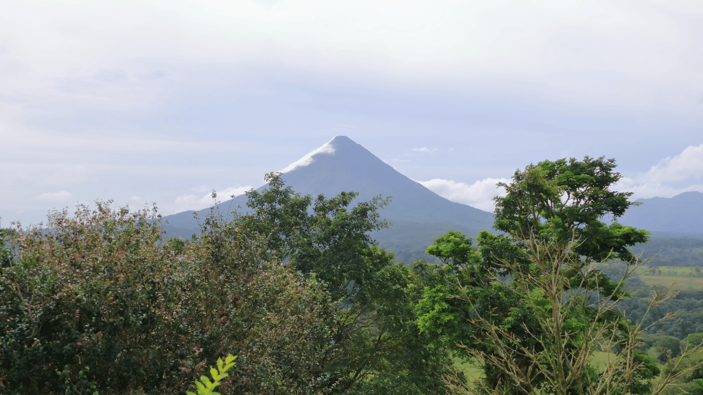 Costa Rica Pura Vida: Volcanoes, Cloud Forests & Wild Coasts | San José → San José (9/16 Days)