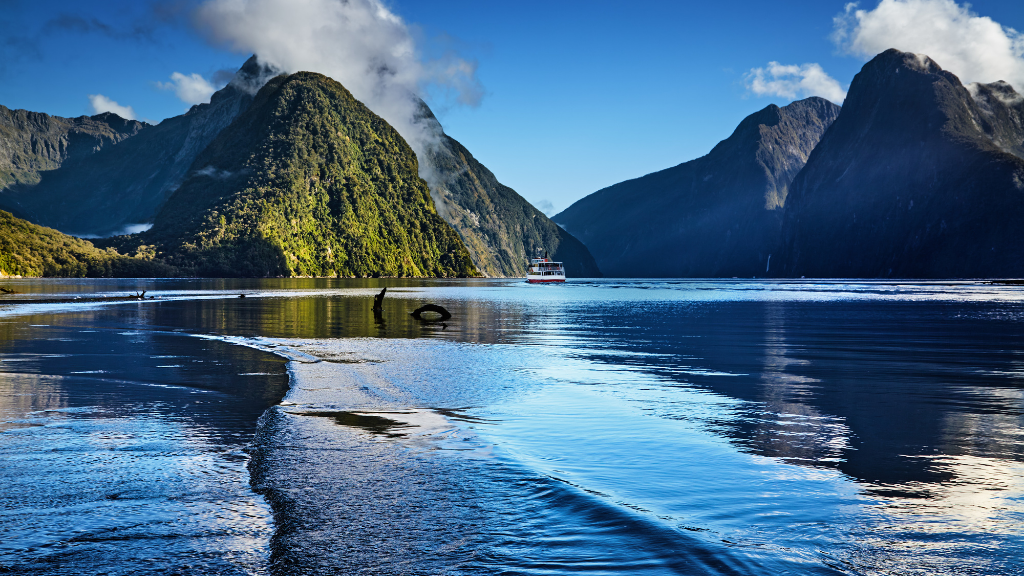 New Zealand Action Adventure | 8–22 Days of Gorges, Glaciers & Glowworms