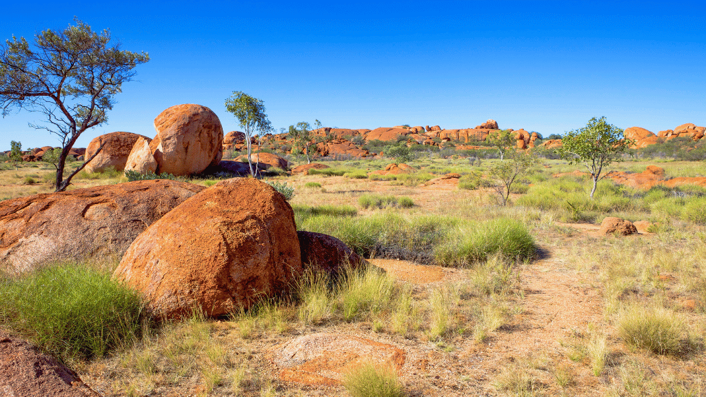 Iconic Aussie Traverse (10–23 Days) | Urban Icons, Uluru Sunsets & Whitsunday Sails