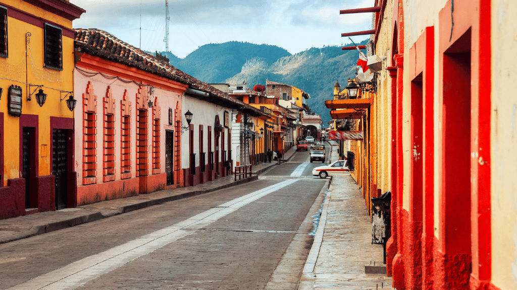 Maya Heartlands: 12 or 22 Days of Ruins, Rainforest & Reefs | Antigua → Playa del Carmen
