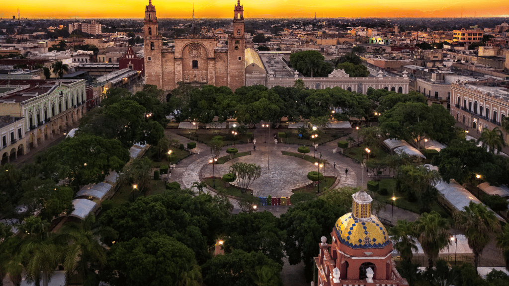 Maya Heartlands: 12 or 22 Days of Ruins, Rainforest & Reefs | Antigua → Playa del Carmen