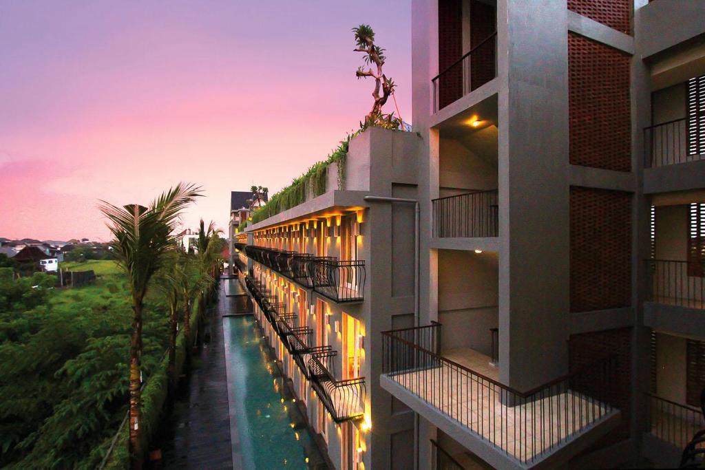 Icons of Bali | 12 Days of Surf, Temples & Turtles