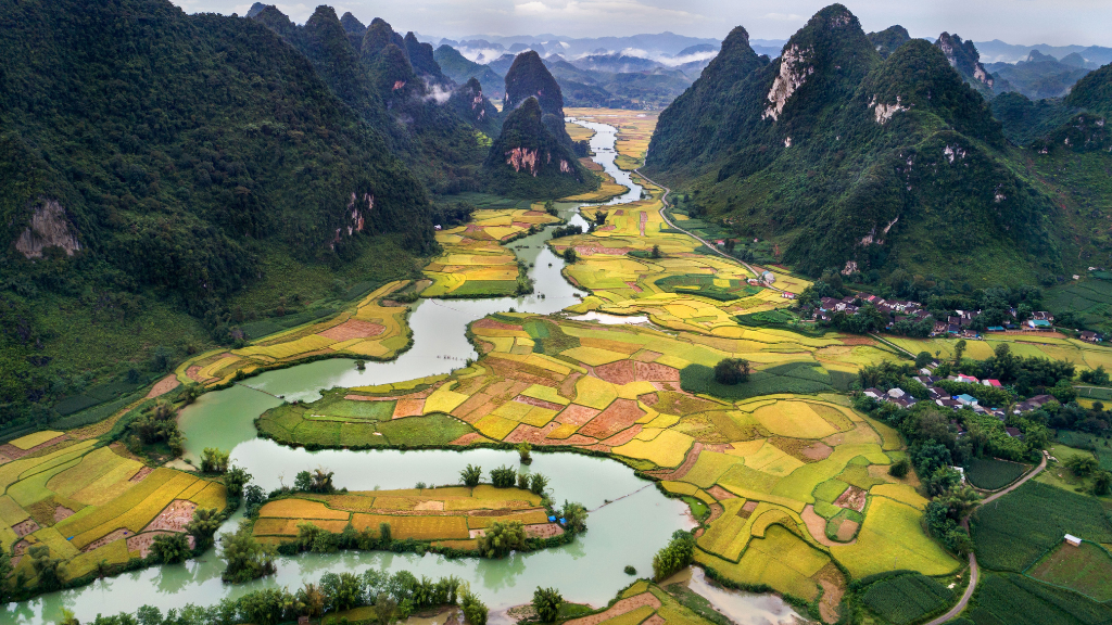 Icons of Vietnam | 12/15 Days of Old Towns, Epic Views & Street Eats