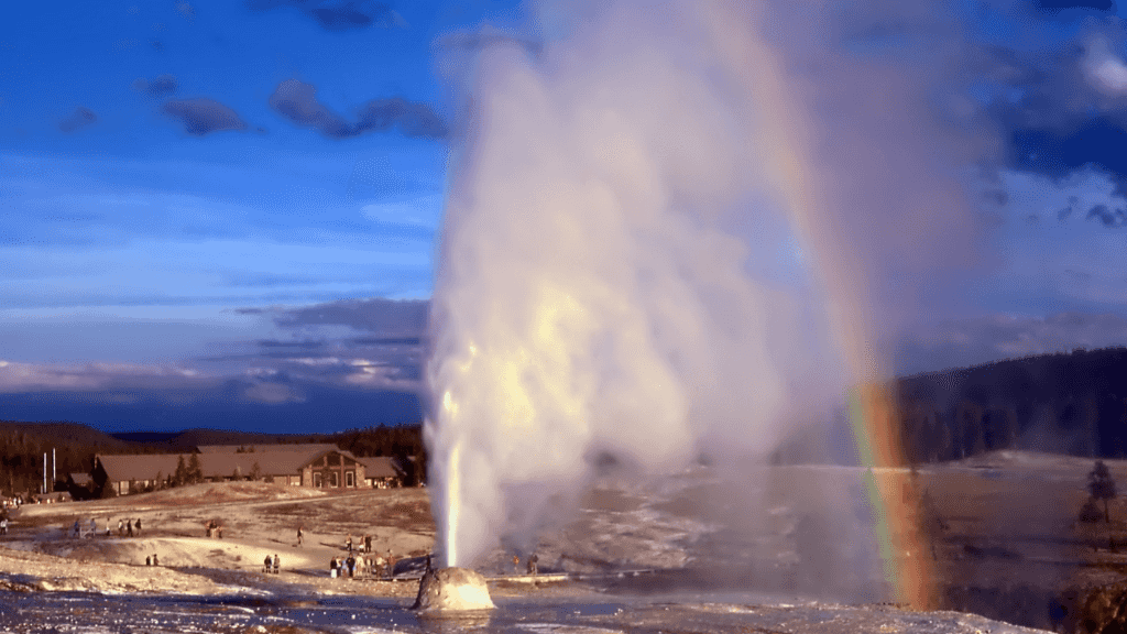 Geysers & Grizzlies | Yellowstone & Grand Teton — 6-Day Jackson Loop