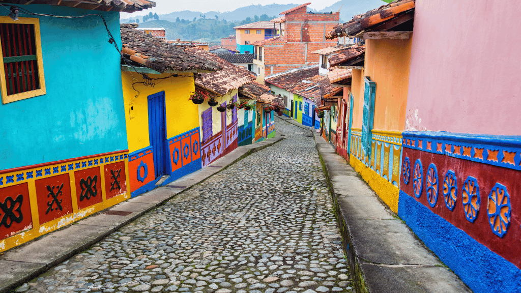 Costa Rica to Colombia: 27 Days of Coasts, Coffee & Culture | San José → Medellín