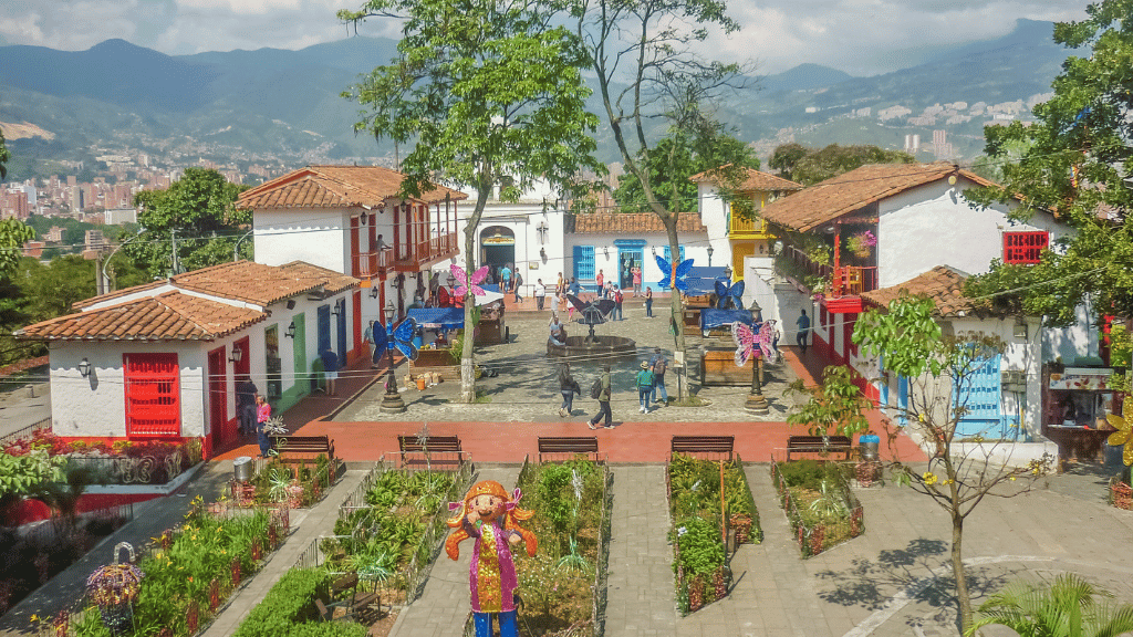 Costa Rica to Colombia: 27 Days of Coasts, Coffee & Culture | San José → Medellín