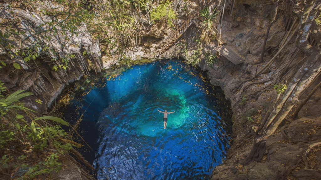 Maya Heartlands: 12 or 22 Days of Ruins, Rainforest & Reefs | Antigua → Playa del Carmen