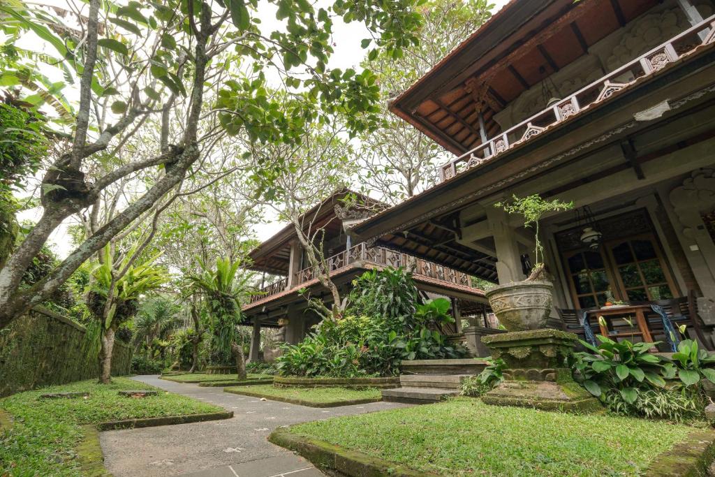Icons of Bali | 12 Days of Surf, Temples & Turtles