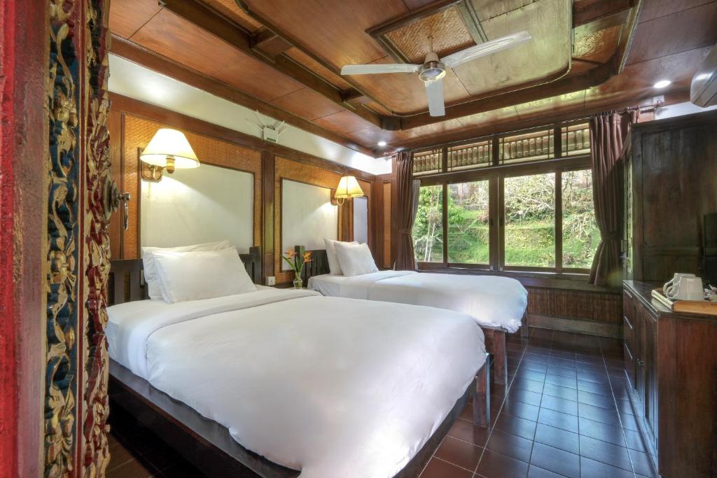 Icons of Bali | 12 Days of Surf, Temples & Turtles