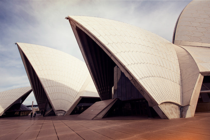 Iconic Aussie Traverse (10–23 Days) | Urban Icons, Uluru Sunsets & Whitsunday Sails