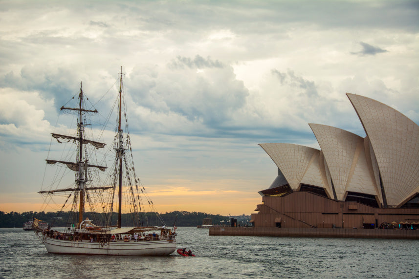 Iconic Aussie Traverse (10–23 Days) | Urban Icons, Uluru Sunsets & Whitsunday Sails