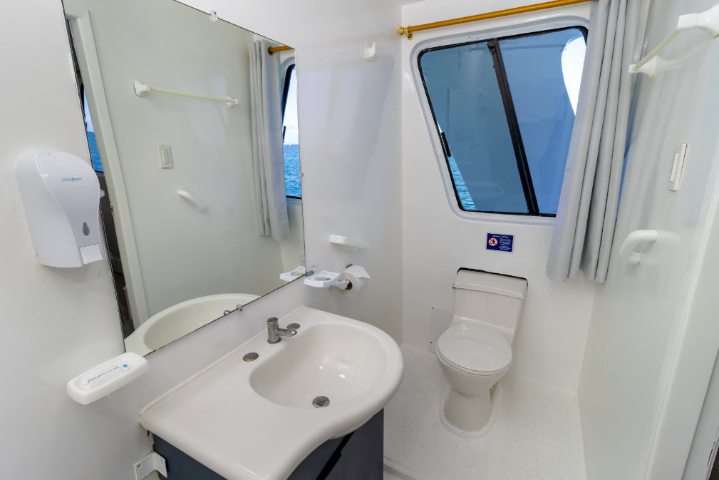 Small Ship Galápagos | 7/10 or 17-Days Island-Hoping Expedition