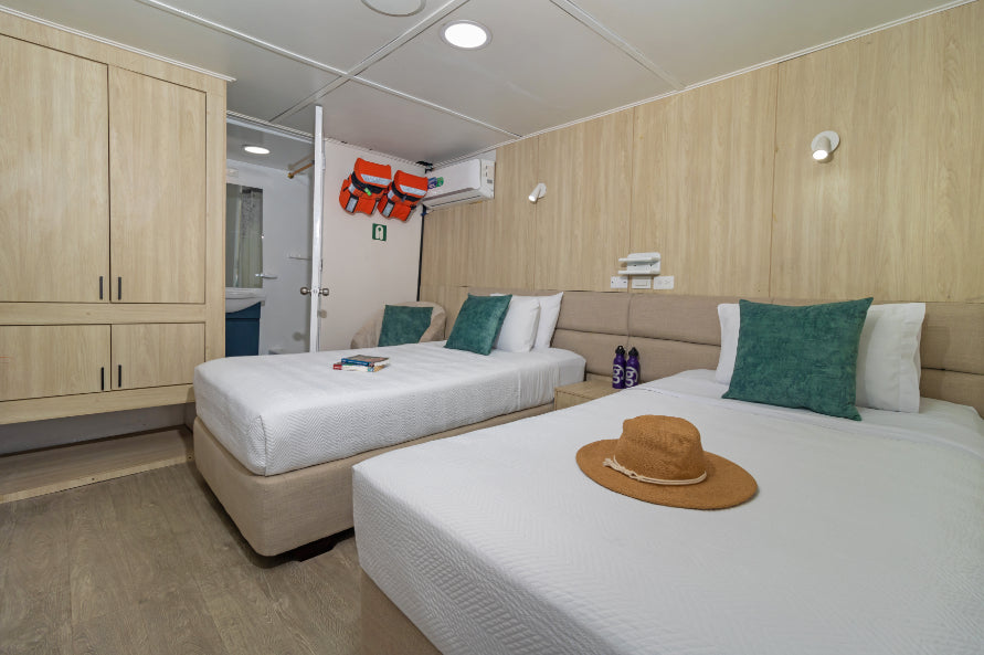 Small Ship Galápagos | 7/10 or 17-Days Island-Hoping Expedition