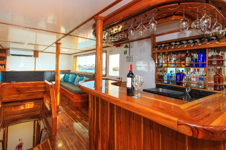 Galápagos Small Ship Voyage | 8/10 Days East to Western Islands