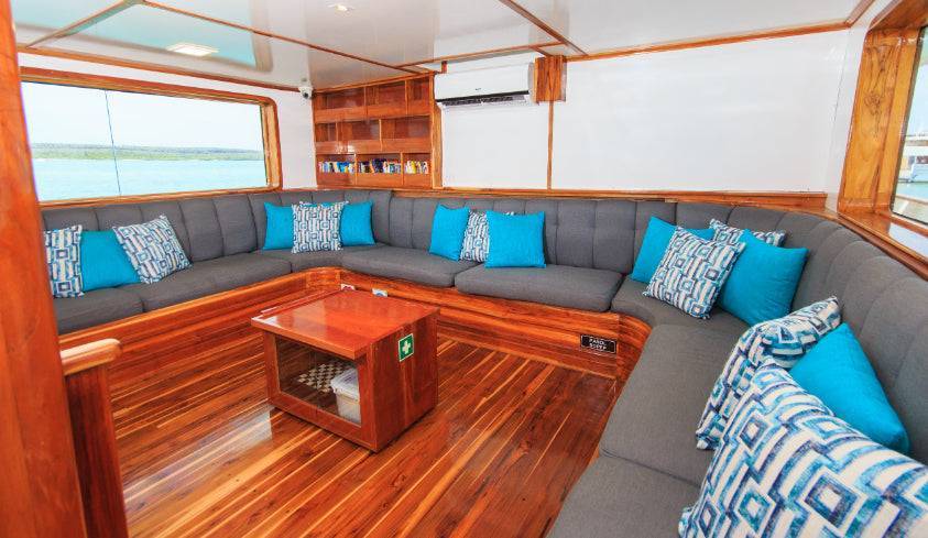 Galápagos Small Ship Voyage | 8/10 Days East to Western Islands