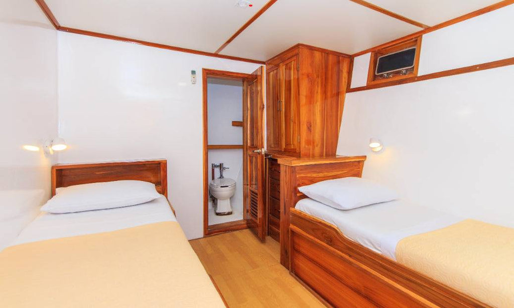 Galápagos Small Ship Voyage | 8/10 Days East to Western Islands