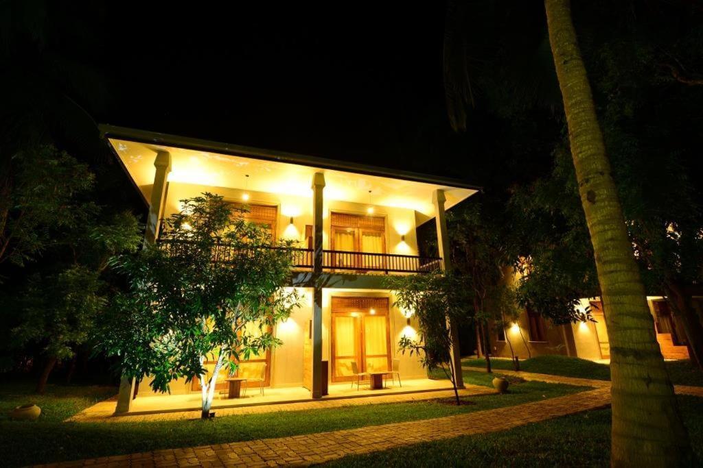 Icons of Sri Lanka | 12-Days of Spice Gardens, Emerald Hills & Tropic Coasts