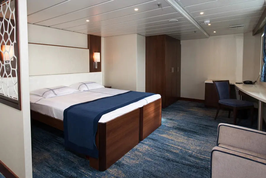 Edge of the Earth: Antarctica by Expedition Ship | 11-Days Ushuaia Roundtrip