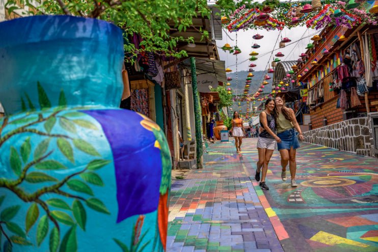 Epic Icons of Central America: Multi - Country Eco - Journey | Mexico City → Antigua / San José (29/45 or 62 Days) - Zero Trace Tours