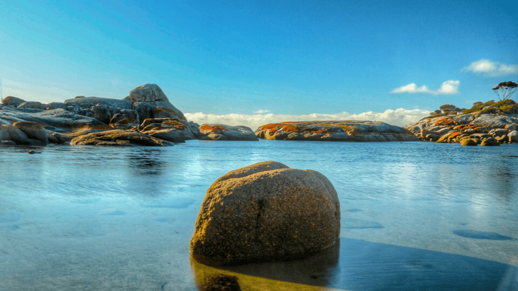 Fiery Bays & Pristine Shores: 4 - Day Bay of Fires Guided Walk - Zero Trace Tours