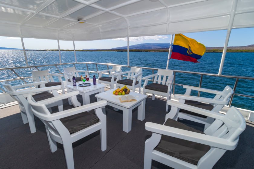 Galápagos Small - Ship Expedition: 7/10/17 - Day Island - Hopping Wonders - Zero Trace Tours