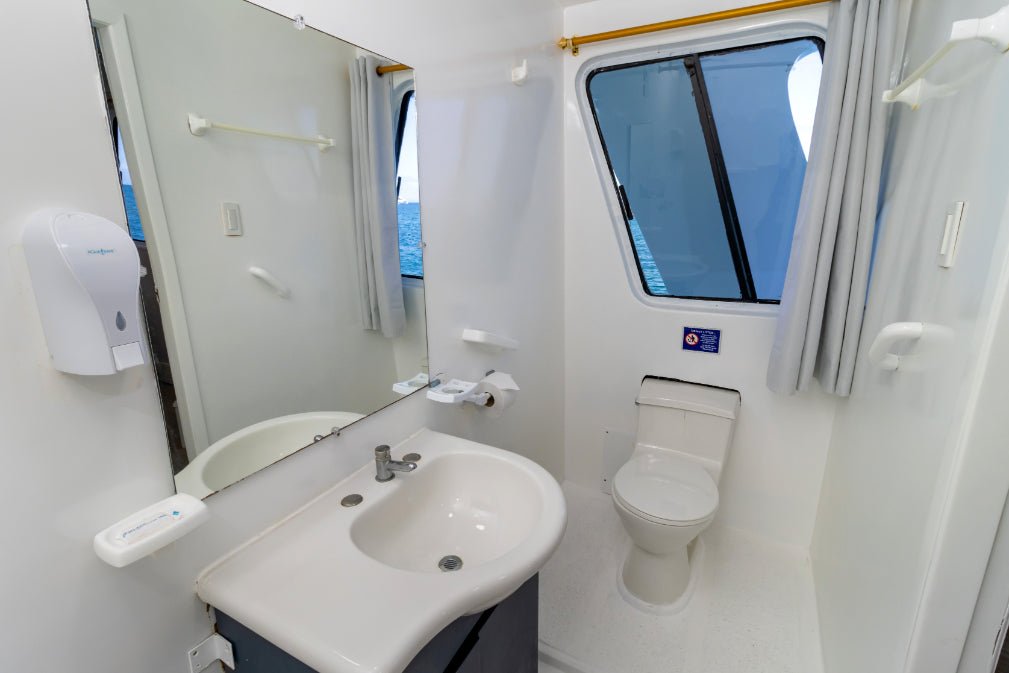 Galápagos Small - Ship Expedition: 7/10/17 - Day Island - Hopping Wonders - Zero Trace Tours