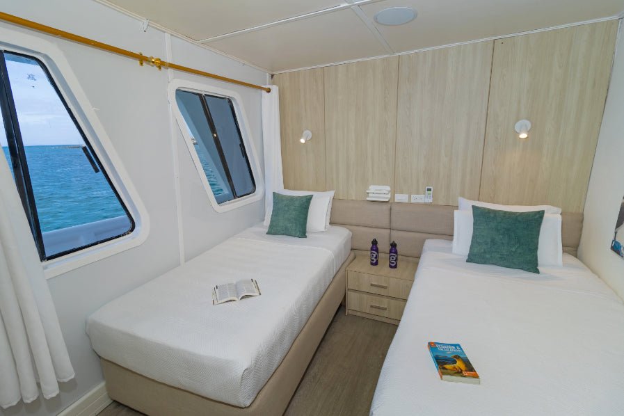 Galápagos Small - Ship Expedition: 7/10/17 - Day Island - Hopping Wonders - Zero Trace Tours