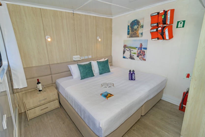 Galápagos Small - Ship Expedition: 7/10/17 - Day Island - Hopping Wonders - Zero Trace Tours