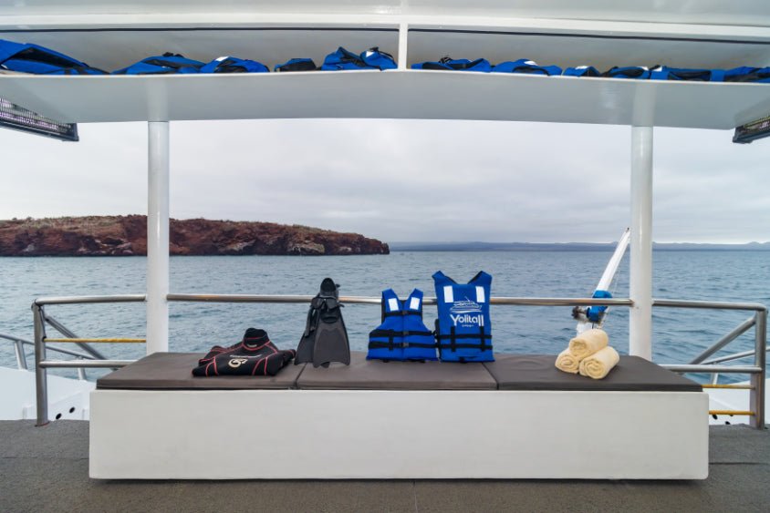 Galápagos Small - Ship Expedition: 7/10/17 - Day Island - Hopping Wonders - Zero Trace Tours