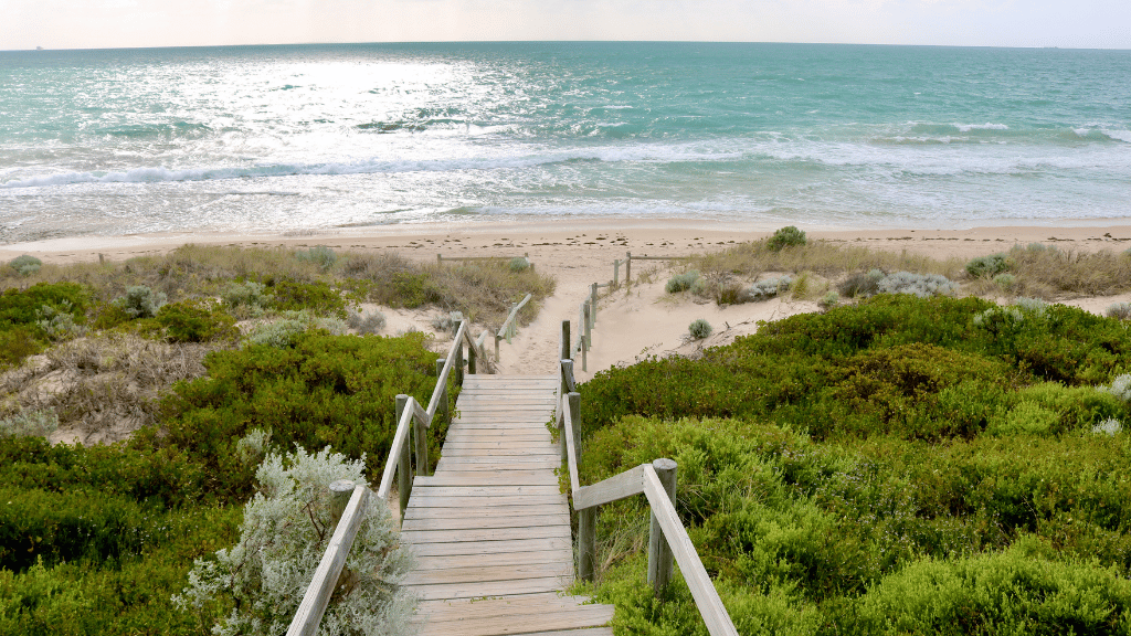 Iconic Aussie Traverse (10–23 Days) | Urban Icons, Uluru Sunsets & Whitsunday Sails - Zero Trace Tours