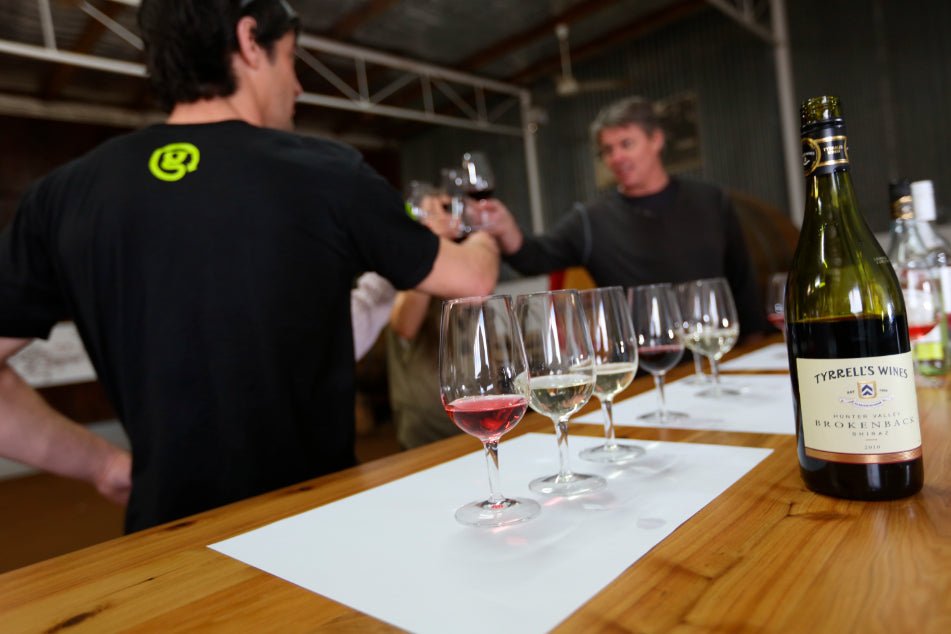 Iconic Aussie Traverse (10–23 Days) | Urban Icons, Uluru Sunsets & Whitsunday Sails - Zero Trace Tours