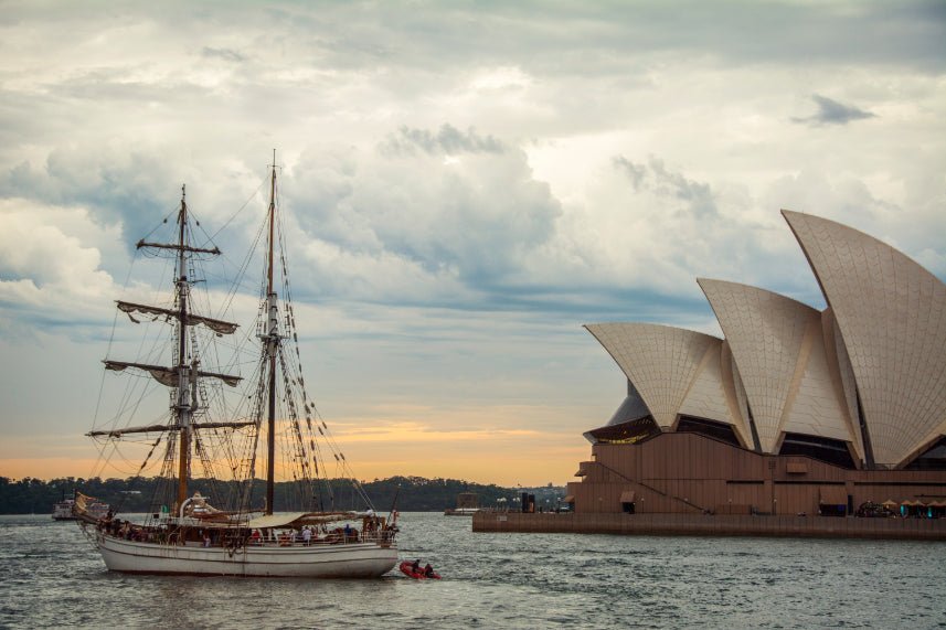 Iconic Aussie Traverse (10–23 Days) | Urban Icons, Uluru Sunsets & Whitsunday Sails - Zero Trace Tours