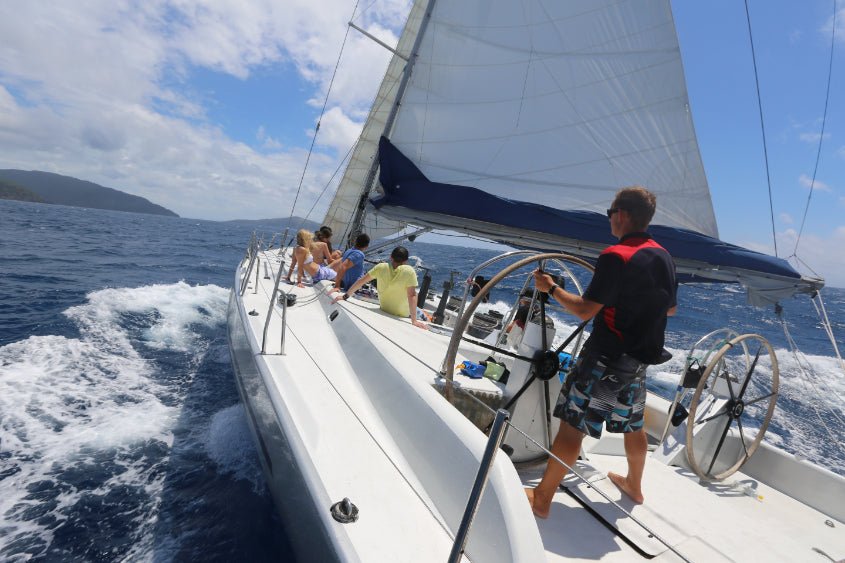 Iconic Aussie Traverse (10–23 Days) | Urban Icons, Uluru Sunsets & Whitsunday Sails - Zero Trace Tours