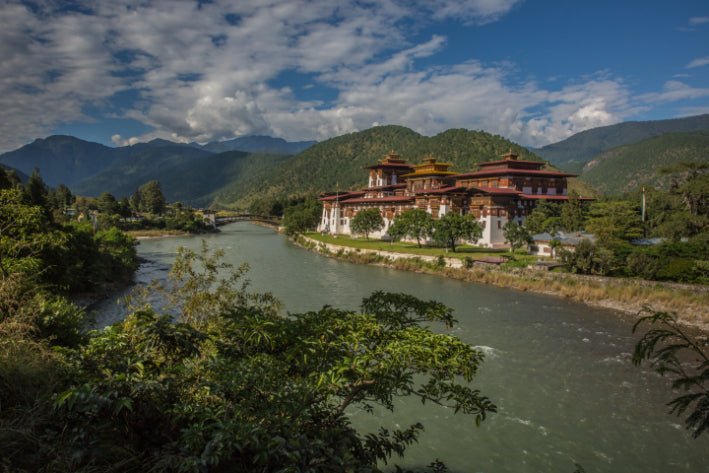 Thunder Dragon Traverse | 11 - Day Bhutan Trail with Camp or Comfort - Zero Trace Tours