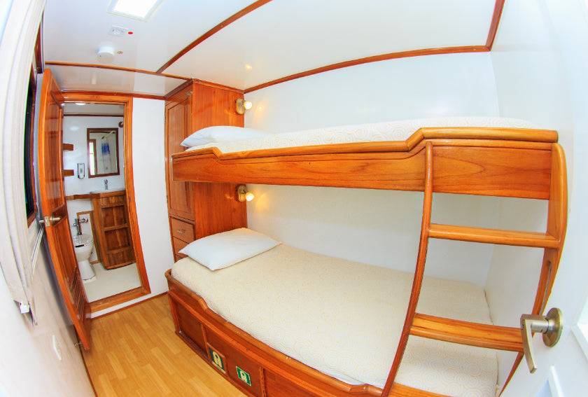 Total Galápagos Expedition: 17 - Day Small - Ship Wildlife Journey - Zero Trace Tours